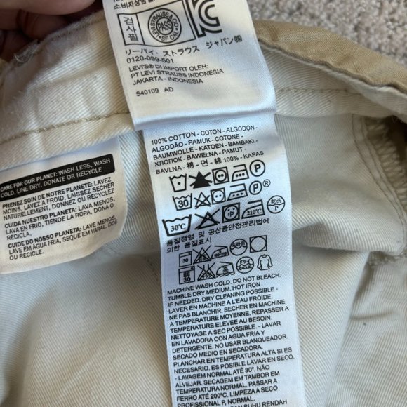 Men’s Levi’s Chino Pants - Picture 3 of 9